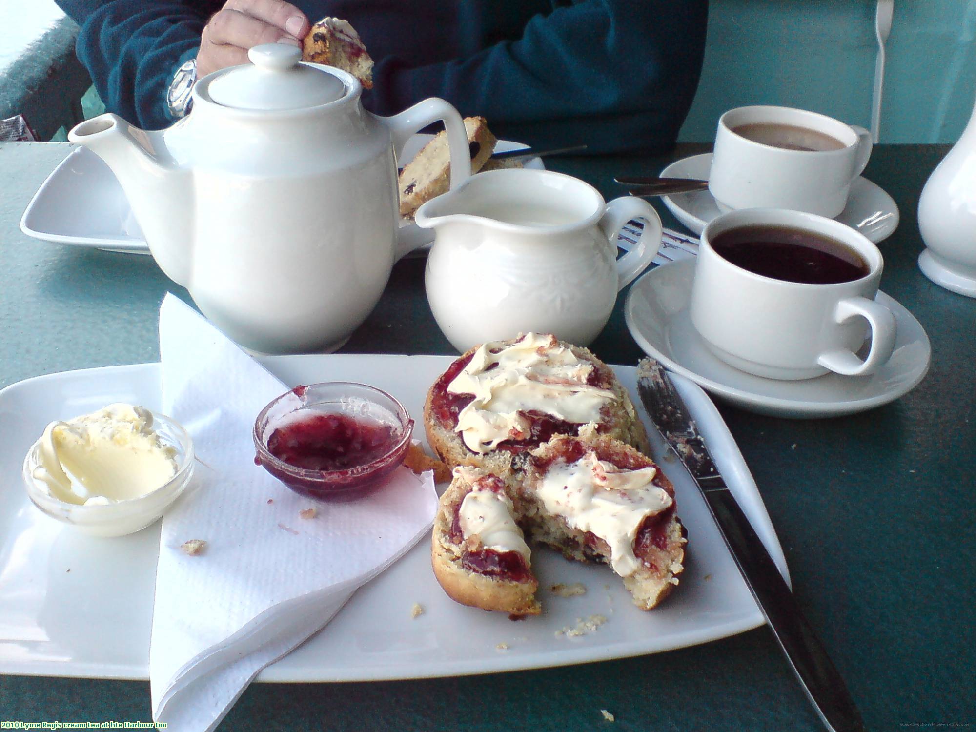 2010 Lyme Regis cream tea at hte Harbour Inn