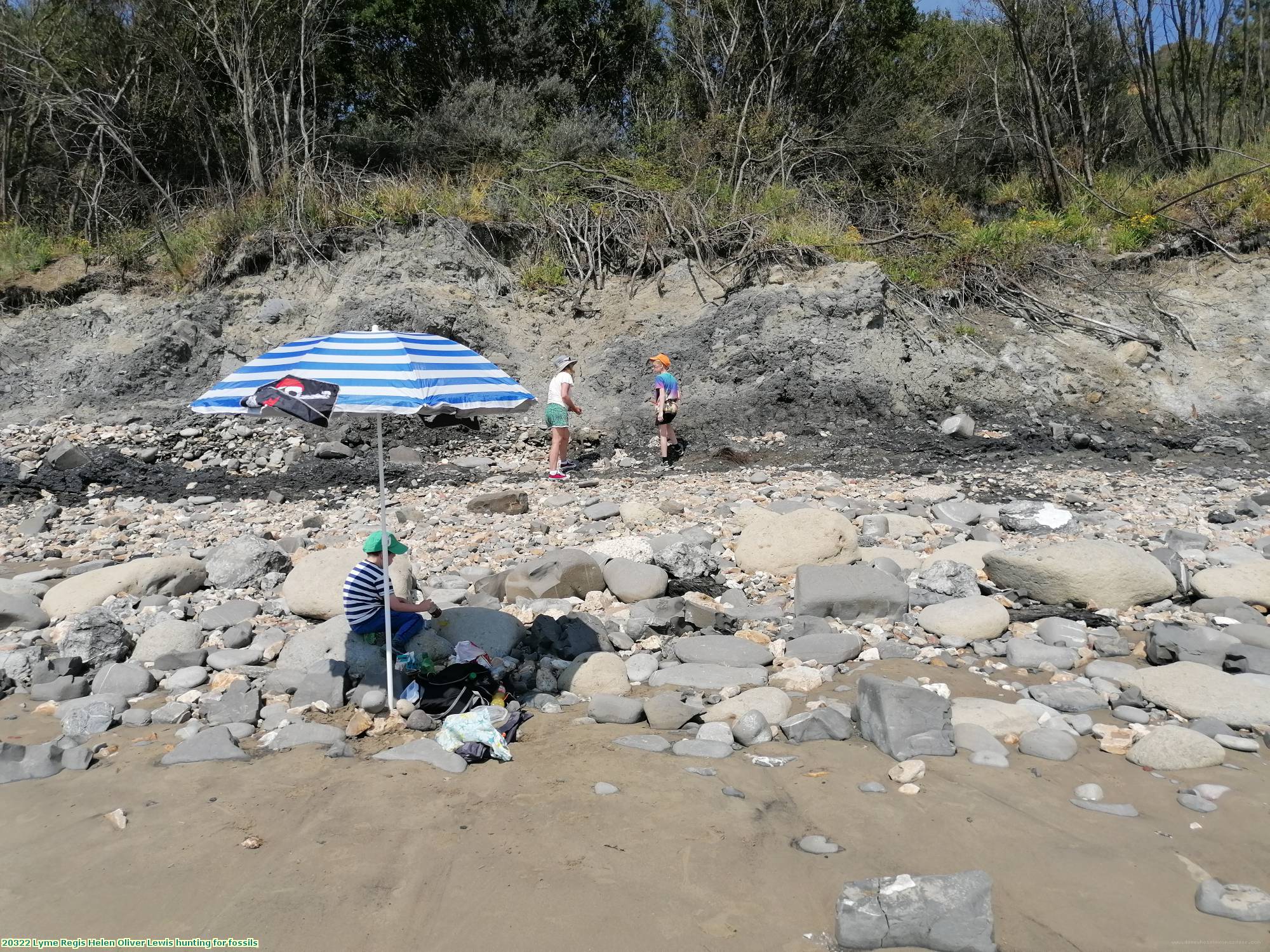 2022 Lyme Regis hunting for fossils