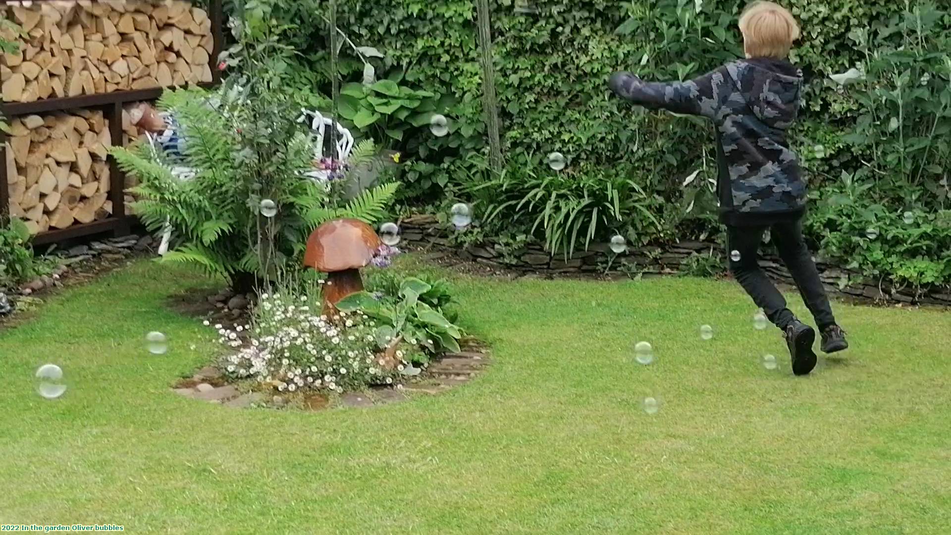 2022 In the garden bubbles